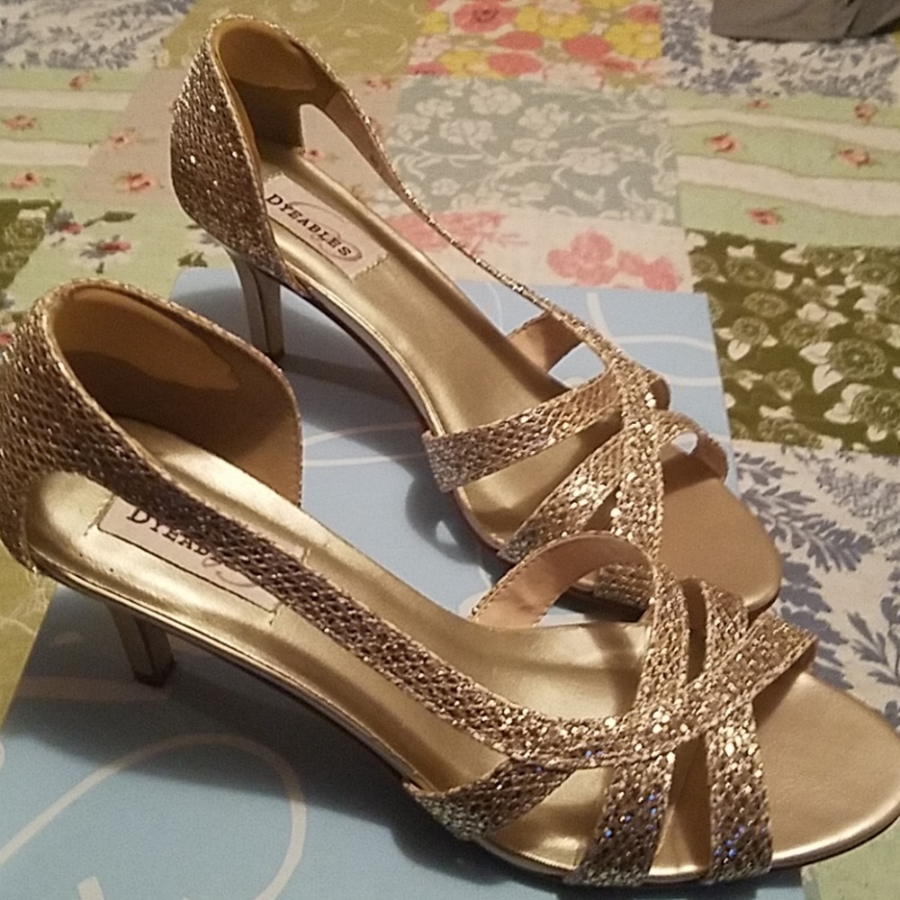 Gold heels - Picture 3 of 3
